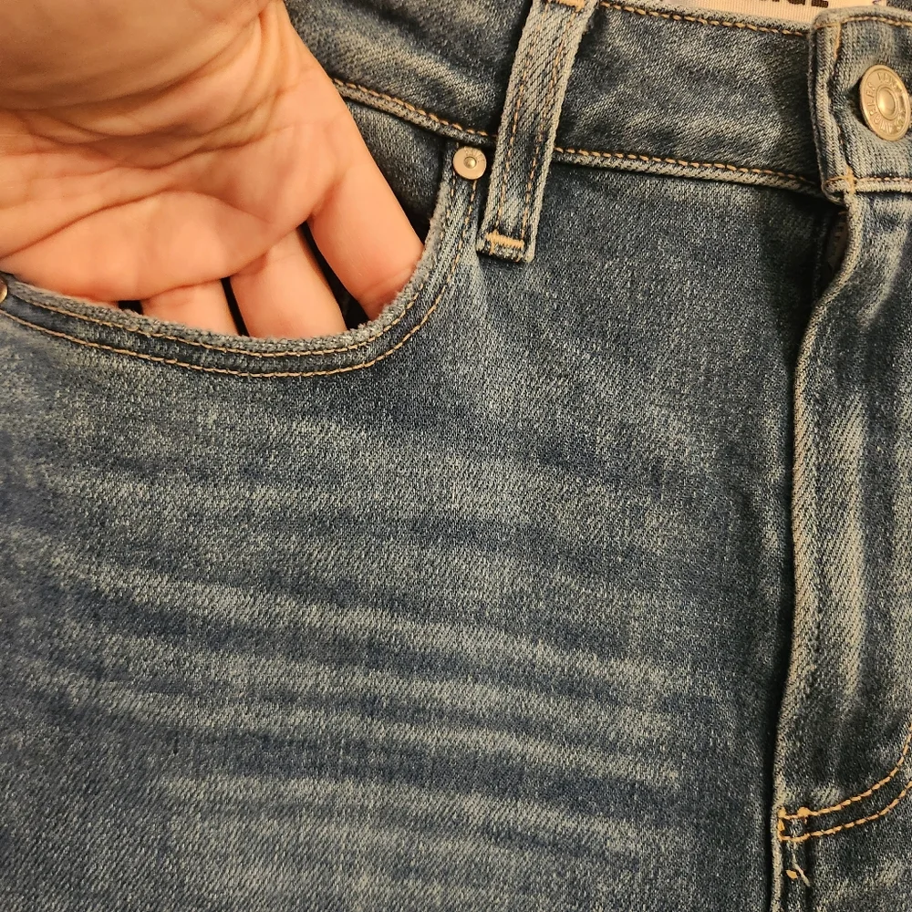 Paige Knockout Love Stretchy Highwaisted Jeans Size 28
